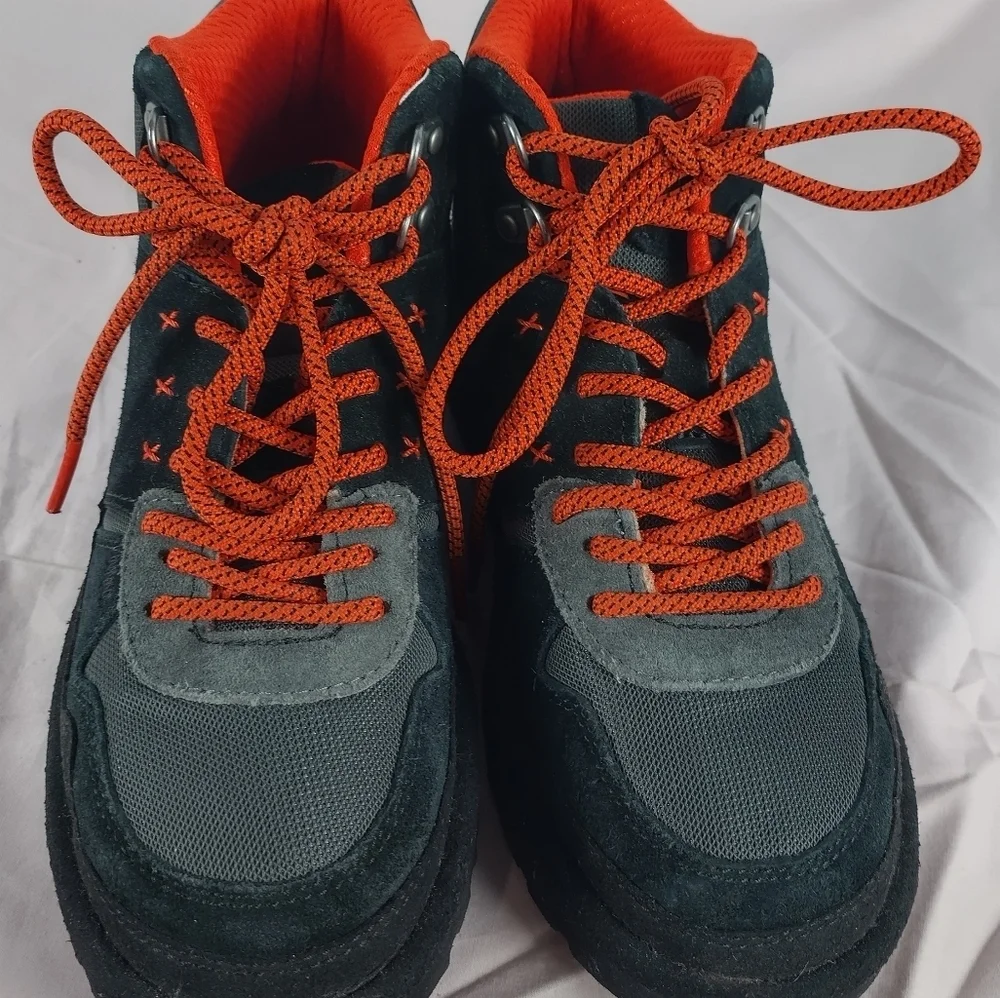 ugg highland hi heritage sneaker Boots  Youth Size 5.5